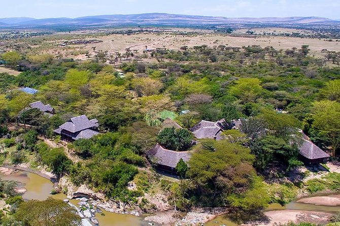 3 Day Masai Mara Safari - The Rift Valley drive and viewpoint: your first wildlife moment is the scenery