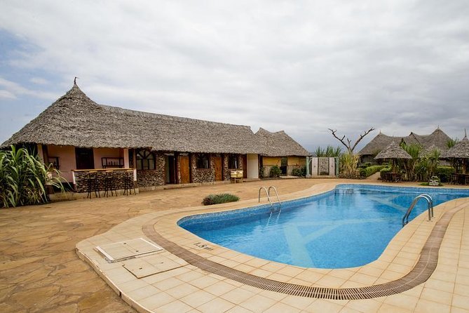 3 Days 2 Nights Amboseli Safari - Getting from Nairobi: 6am pickup, Emali stop, and road rhythm