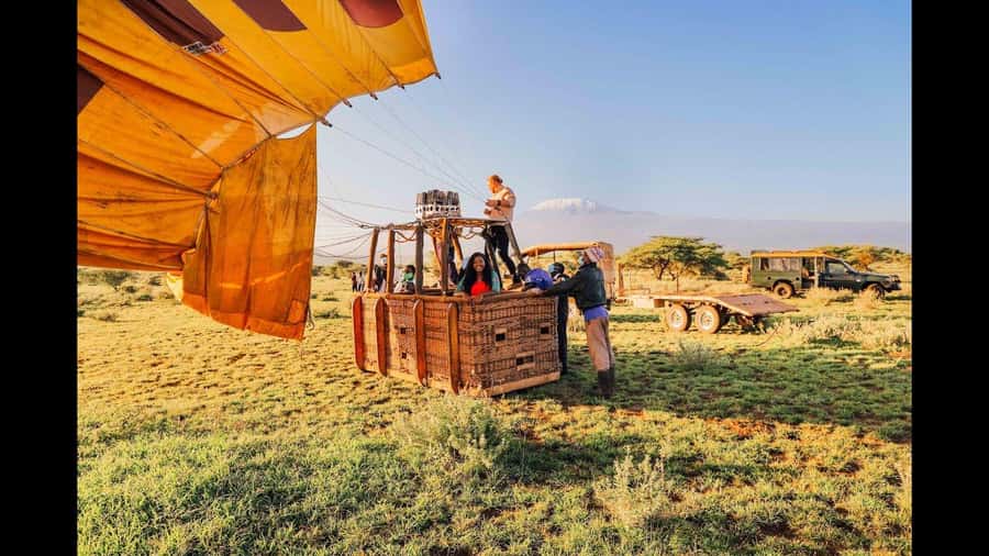 3 Days Maasai Mara Group Safari using a 4x4 Landcruiser - Day 2 full game drive: how you chase the Big Five, hippos, and crocodiles