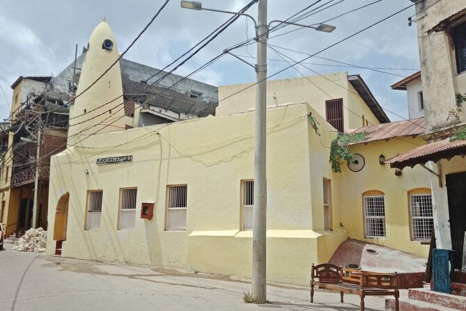 3 Days Private Tour of Mombasa - Day 1 in Mombasa Old Town: Fort Jesus, Mandhry Mosque, and a Dow dinner cruise