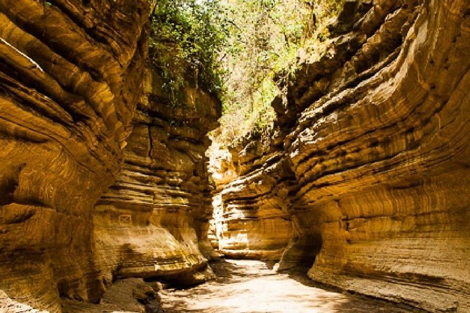 7 days Group Safari Masai Mara Lake Nakuru Hells gate & Amboseli - Maasai Mara: pop-up roof game drives, Mara River, and optional culture or balloon