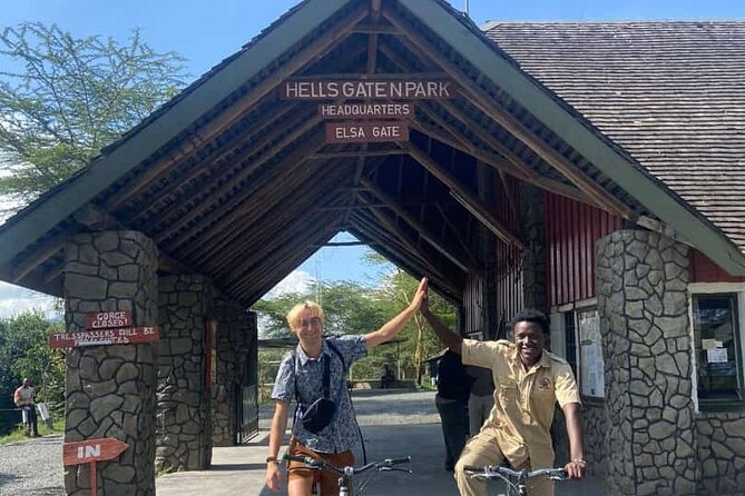 Bike Tour at Hell's Gate National Park, Boat Ride at L. Naivasha - Maasai market stop near the gorges entrance: a culture break that is not just a photo stop