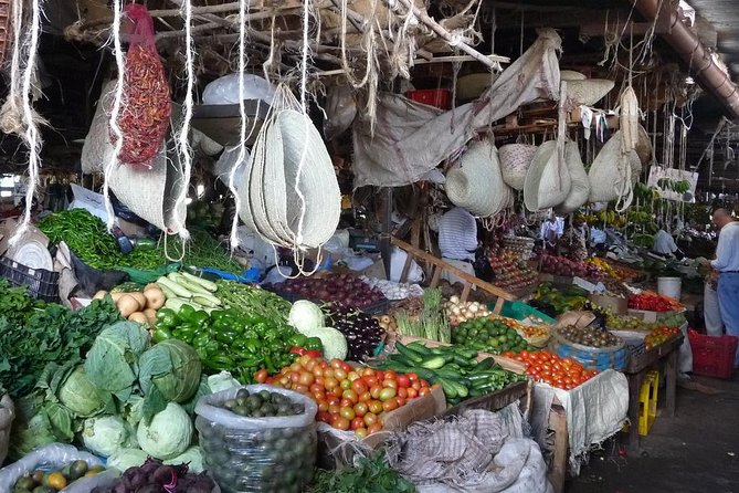 City Tour/Feel Like a local for a moment - Stop 2: City Market for the real food shopping scene