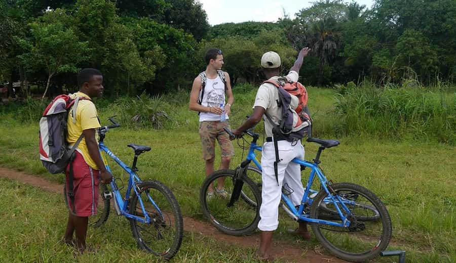 Diani Beach: Village tour on a bike with hotel pick-up - Traditional Herbalist (Bush Doctor) Visit, What You Learn About Healing