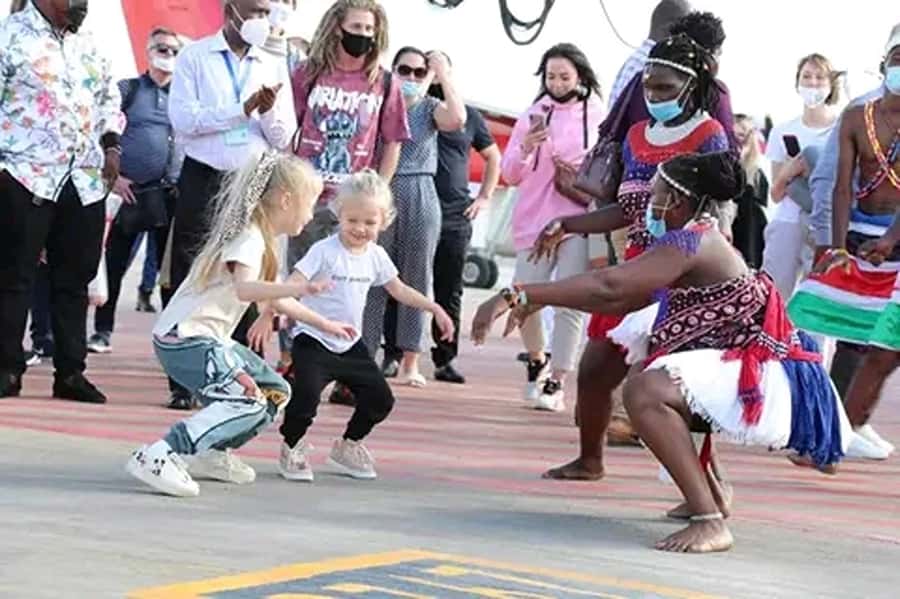 From Nairobi: Bomas of Kenya Cultural Dance Tour and Show. - Pickup in Nairobi: the part to plan like a pro