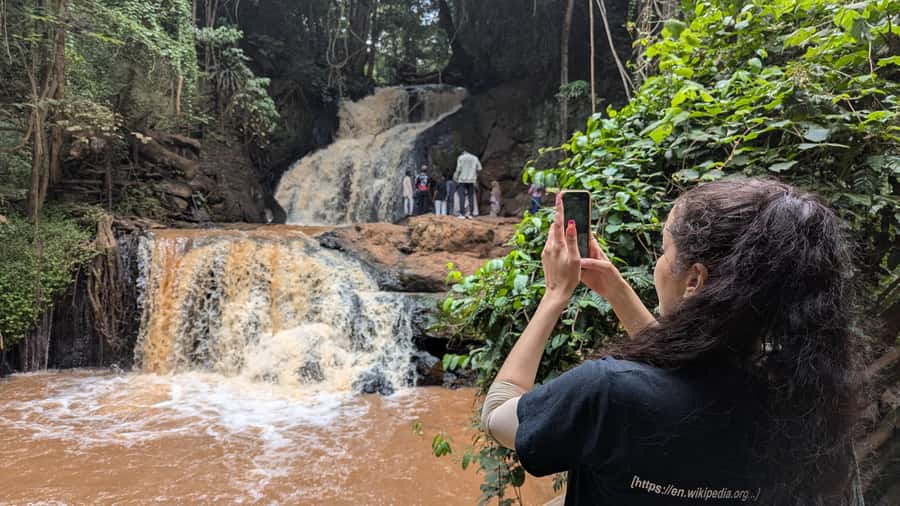 Karura Forest: Walking tour with Nature and Waterfalls. - The famous caves: where the walk becomes Kenyan context