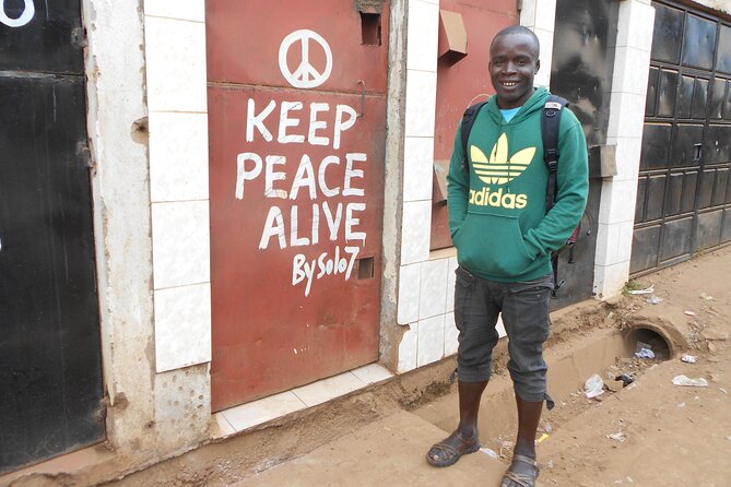 Kibera culture tour - Art studios, shops, and the stop for tea or soda
