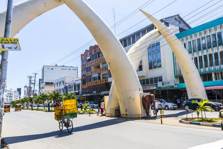 Mombasa City Tour: Fort Jesus Museum, Old Town & Haller Park - Wandering the narrow lanes of Old Town Mombasa