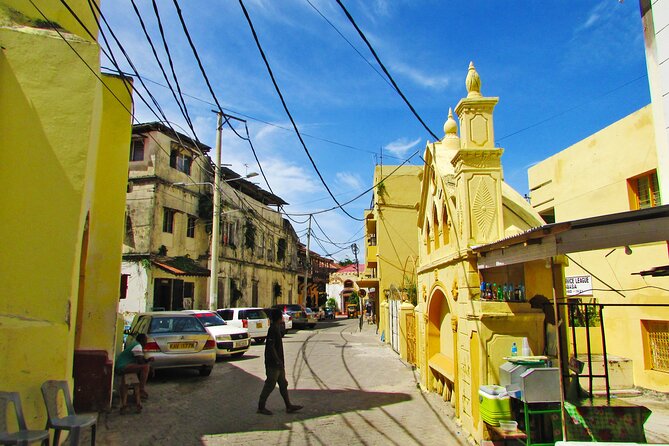 Mombasa City Tour - Fort Jesus, Old Town, Spice Town & Craft - Old Town streets and carved door details that explain social status