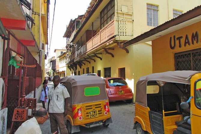 Mombasa City Tour - Fort Jesus, Old Town, Spice Town & Craft - Pembe Mbili, the Mombasa tusks: a photo stop with a long timeline behind it