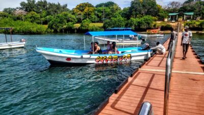 Kisite Park Private Cruise with Breakfast and Lunch