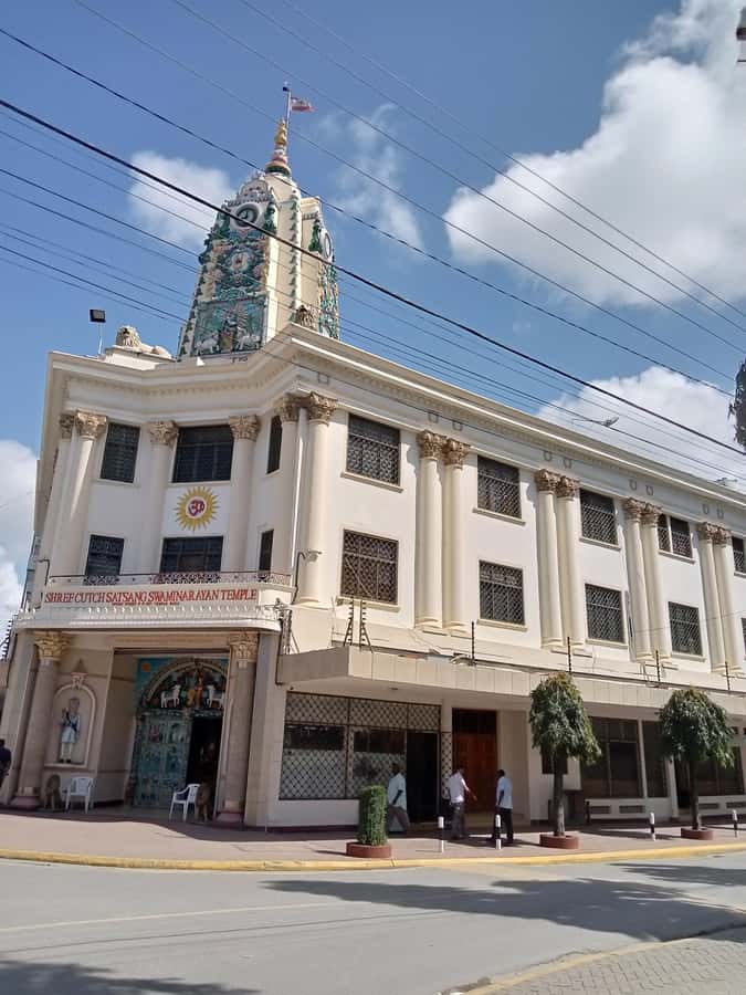 Mombasa walking tour - Old Town streets and the way from the fort to the port