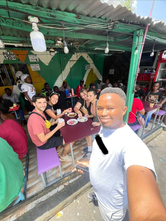 Nairobi: 1 Hour Gastronomic and Street Food tour of Nairobi - Meeting at International House, then getting moving fast