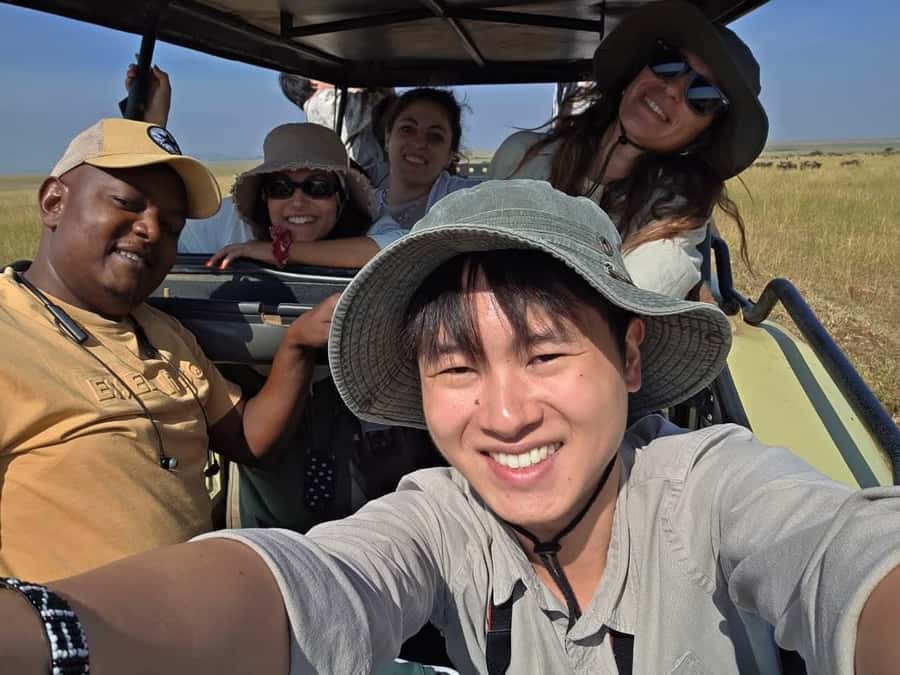 Nairobi: 3-Days 2-Nights Maasai Mara Group Safari in 4x4 - Food, Drinks, and Small Comfort Wins