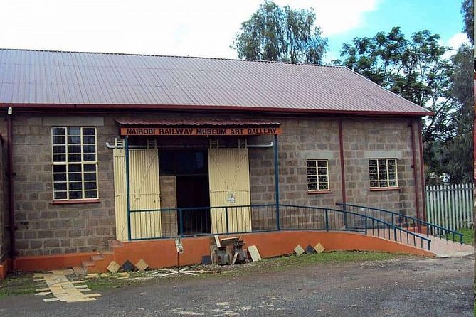 Nairobi 3 Museums and Bomas of Kenya day tour. - Nairobi National Museum plus the attached snake park