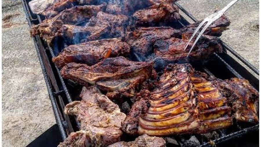 Nairobi: Cabaret Show with Dinner at Safari Park Hotel - Who this suits best, and who should think twice