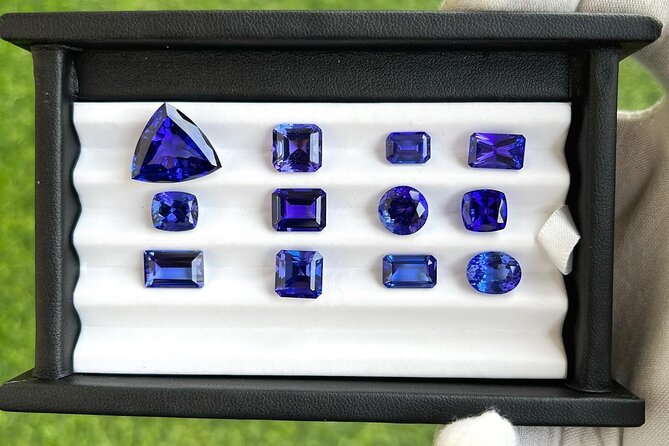 Nairobi cultural souvenir shopping tour with a local - Stop 4: Aqeeq Galleria for authentic, sustainably sourced colored stones
