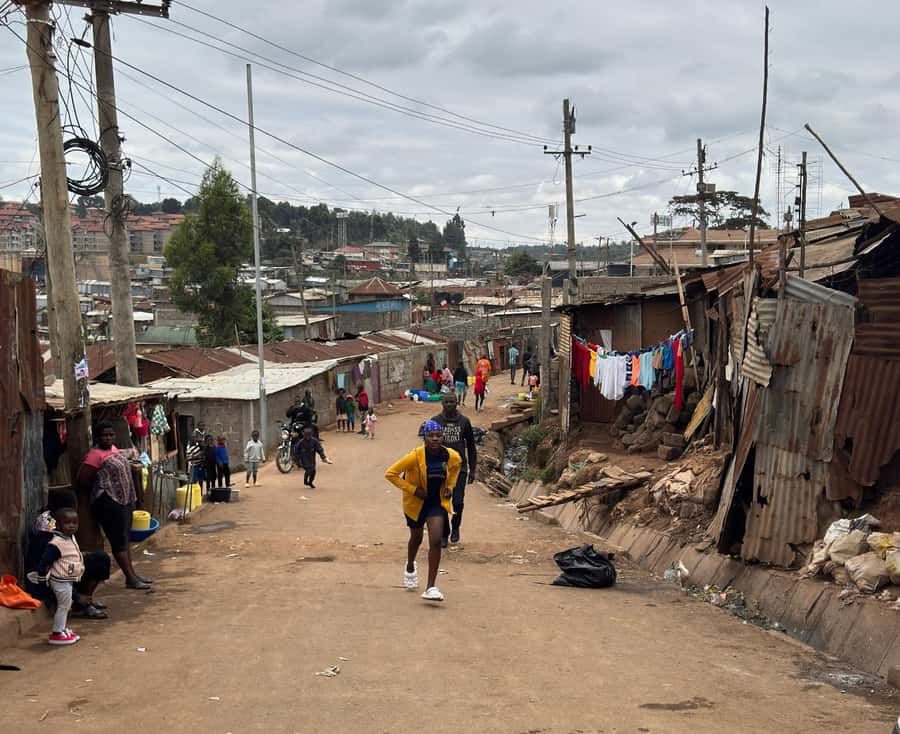 Nairobi: Explore Kibera Slum with Local Guides - Stop 4: Kibera Handicrafts Centre, recycling turned into craft