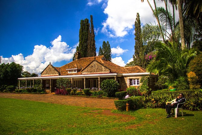 Nairobi Highlights: Karen Blixen, Beads Factory & Giraffe Center Day Tour - Giraffe Center: Your Best Photo Opportunity Starts With Safety and Timing