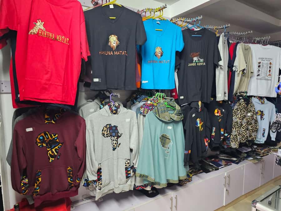 Nairobi: Hop on Hop off and Maasai market Collections Visit - Maasai Market Collections Karen: souvenirs with a local artisan vibe
