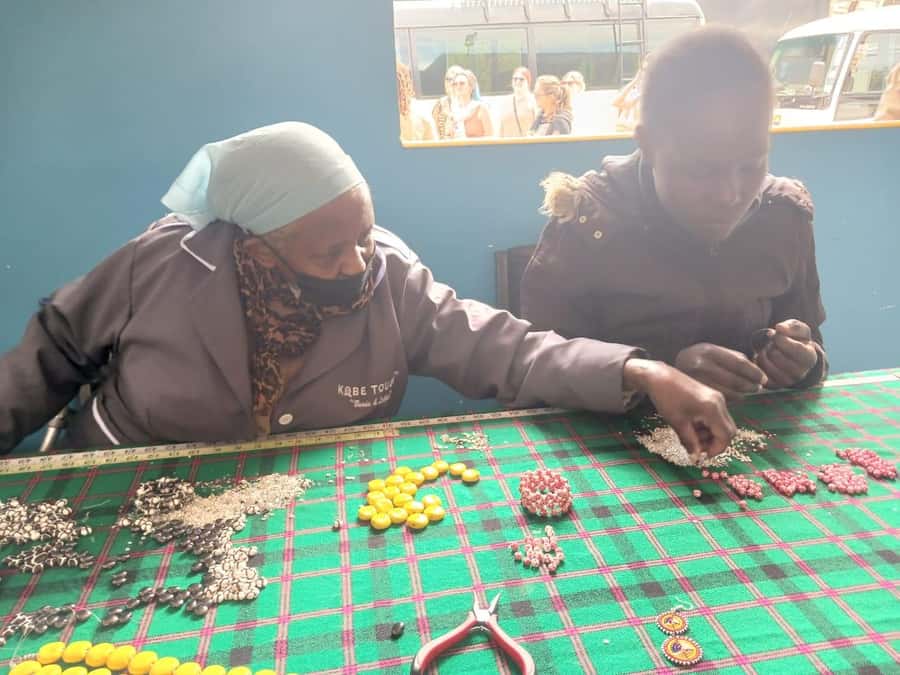 Nairobi: National Park & Optional Elephants & Giraffe Center - Kobe Beads Factory: a craft stop that’s more than a shopping break