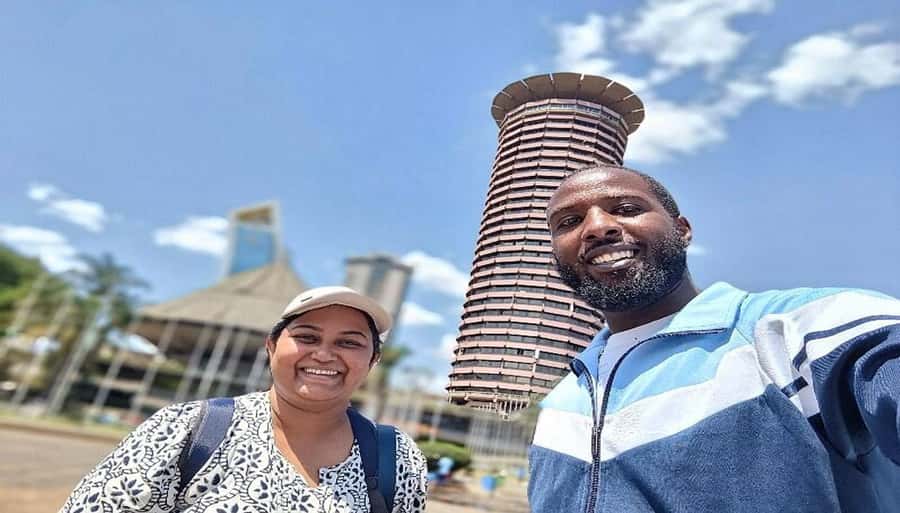 Nairobi Walking Tour, GiraffeCentre & Souvenir Shopping Tour - Nairobi on foot: downtown views, Kenyatta Avenue energy