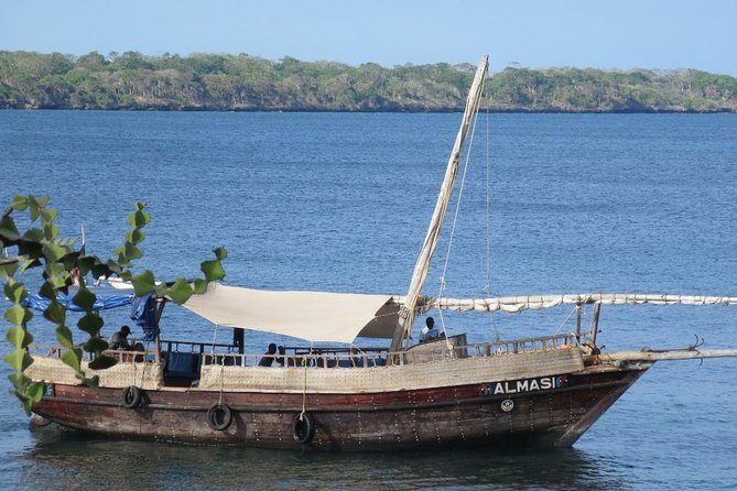 PILLI PIPA DHOW, the genuine product, snorkeling tour to Kisite Marine Park - Wasini Island lunch: the part that turns a snorkel day into a full day