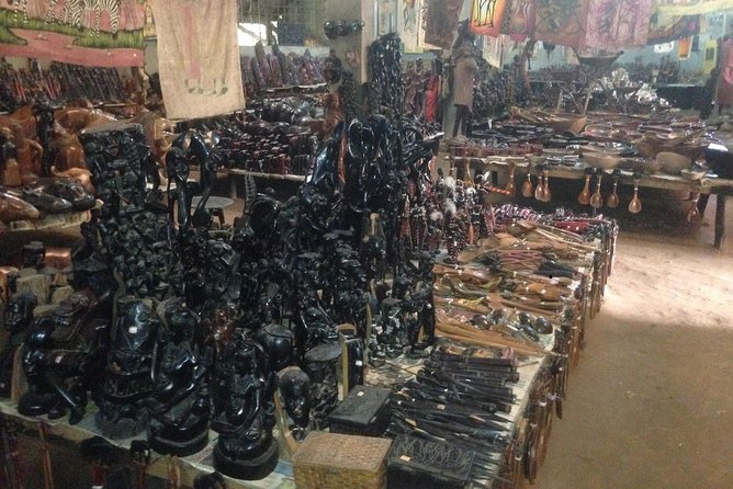 ROBINSON ISLAND/MARAFA HELL's KITCHEN - Malindi woodcraft: rose, mahogany, teak, and ebony in action