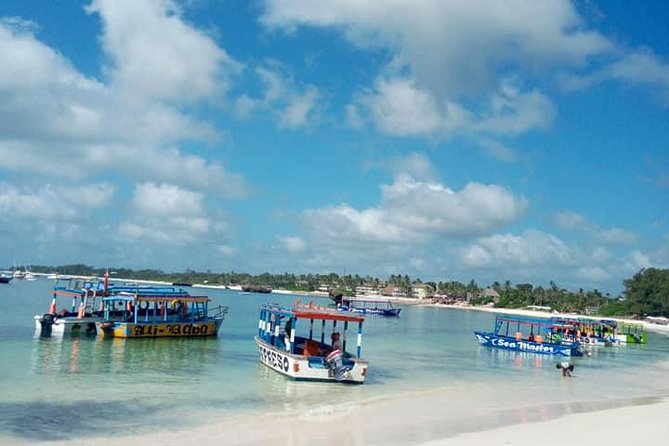 Safari blue - Lunch on Sudi Island: where the day slows down