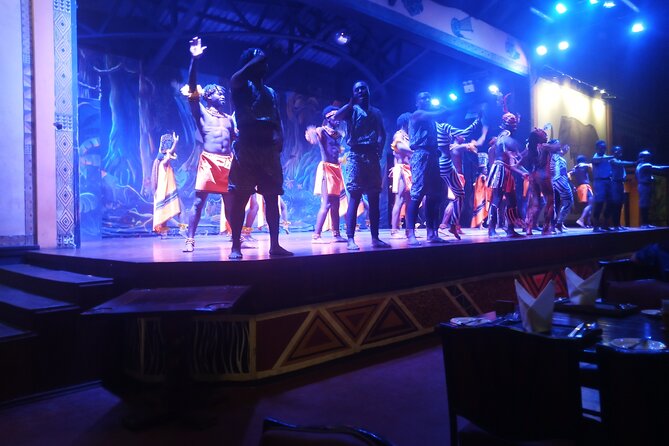 Safari Cat Dancers Show And Dinner - Live band energy before the show: music that sets the mood