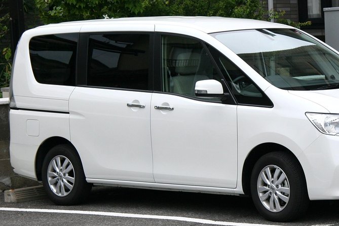 Safe and Private Airport transfer in Nairobi - Meeting Your Driver With a Name Sign, Not a Pile of Confusion