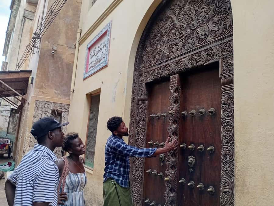 Swahili Carved Doors Tour by Woman Woodcarver: Lamu Island - Walking the Old Town alleyways: how to see door styles clearly