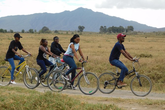 The Great Rift Valley Tour - L Bogoria, L Nakuru, L Naivasha and Hellsgate NP - Why a Pop Up Roof 4x4 Makes a Real Difference