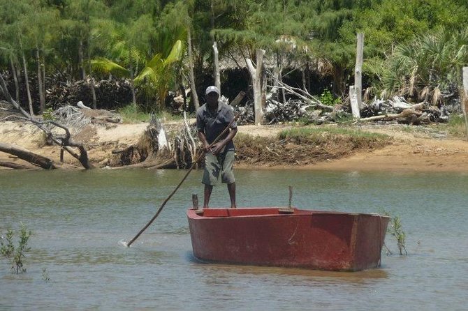 Tour Malindi & Robinson Island & Marafa Hell's Kitchen - Mambrui salt pans and the canoe ride to Robinson Island